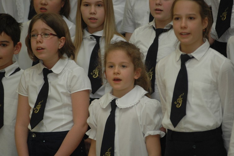Youth Choirs in Movement